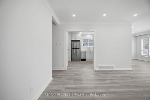 Photo 7 at 24 Millburn Drive, West Deane, Toronto