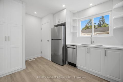 Photo 10 at 24 Millburn Drive, West Deane, Toronto
