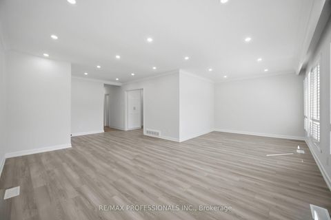 Photo 12 at 24 Millburn Drive, West Deane, Toronto