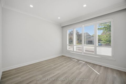 Photo 13 at 24 Millburn Drive, West Deane, Toronto
