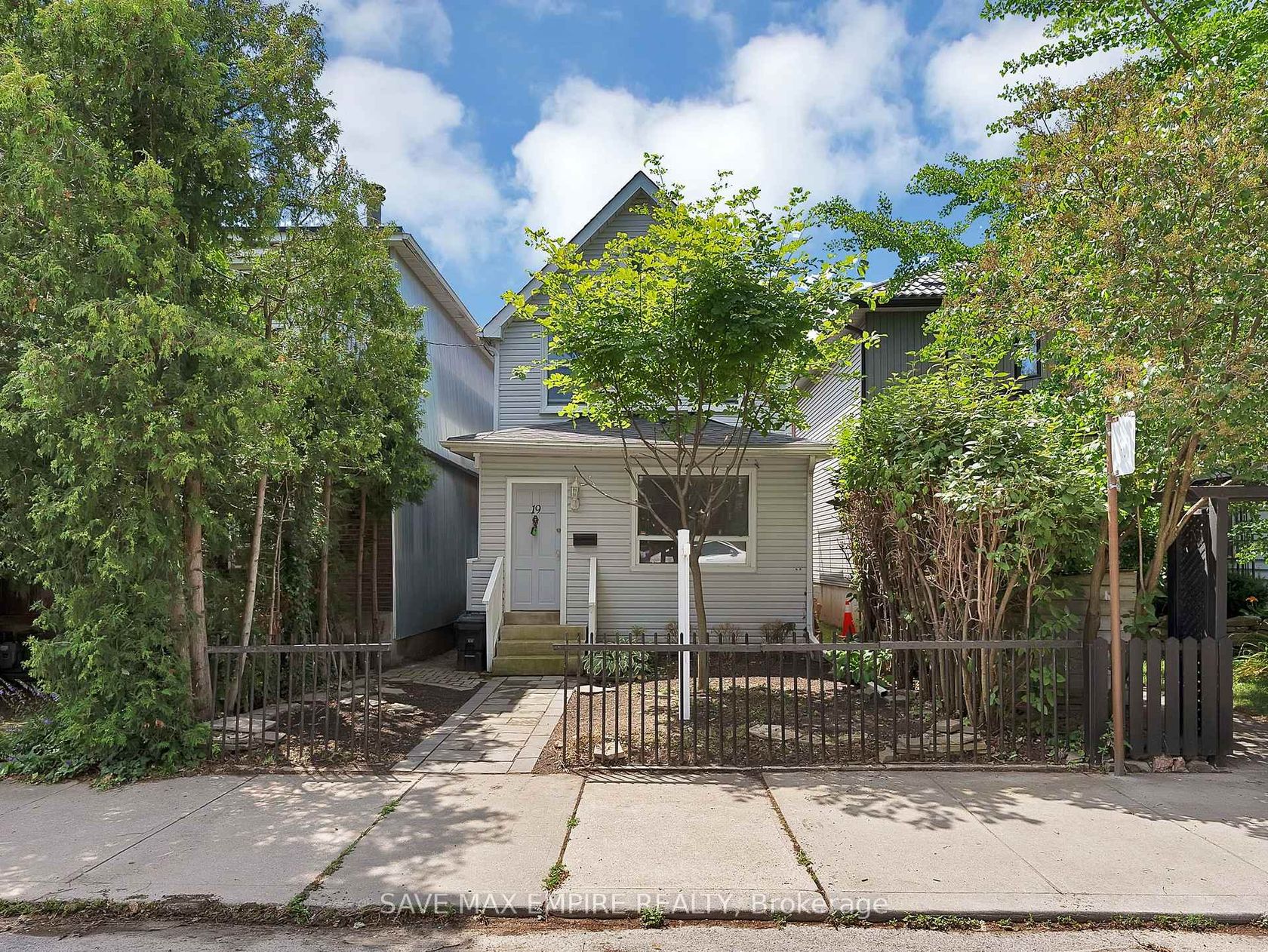 19 Minto Street, Coxwell, Toronto 