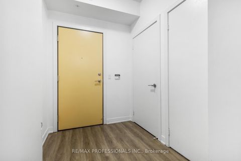 Photo 2 at 325 - 30 Nelson Street, Waterfront Communities C1, Toronto