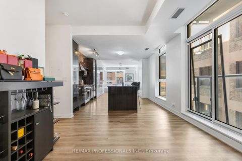 Photo 3 at 325 - 30 Nelson Street, Waterfront Communities C1, Toronto