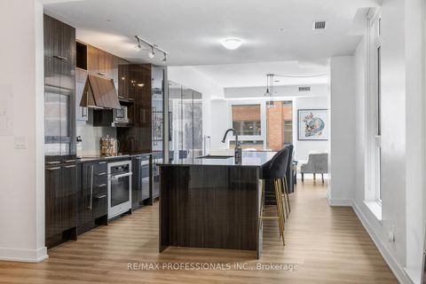 Photo 4 at 325 - 30 Nelson Street, Waterfront Communities C1, Toronto