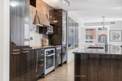 Photo 7 at 325 - 30 Nelson Street, Waterfront Communities C1, Toronto