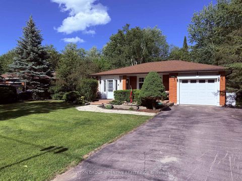 Photo 1 at 2035 Craig Road, Alcona, Innisfil
