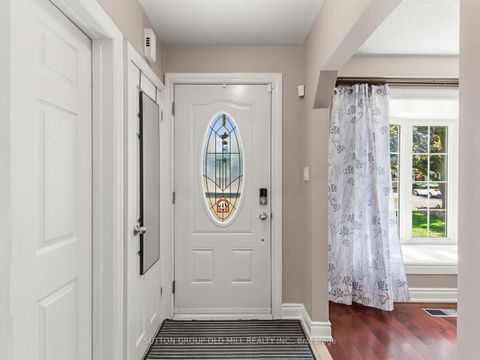 Photo 2 at 40 Tansley Avenue, Bendale, Toronto