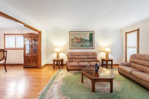 Photo 3 at 48 Weldrick Road W, North Richvale, Richmond Hill