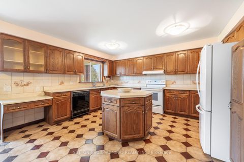 Photo 7 at 48 Weldrick Road W, North Richvale, Richmond Hill