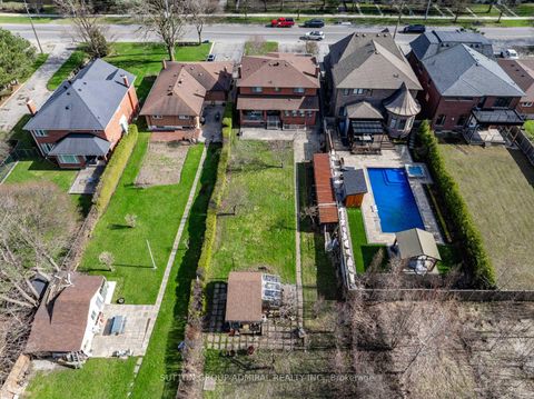 Photo 36 at 48 Weldrick Road W, North Richvale, Richmond Hill