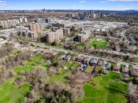 Photo 38 at 48 Weldrick Road W, North Richvale, Richmond Hill