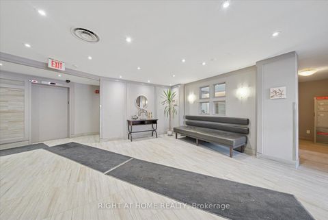 Photo 4 at 707 - 260 Davis Drive, Central Newmarket, Newmarket