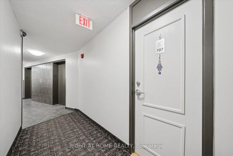 Photo 6 at 707 - 260 Davis Drive, Central Newmarket, Newmarket