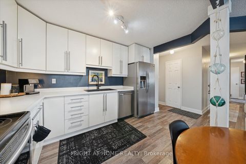 Photo 8 at 707 - 260 Davis Drive, Central Newmarket, Newmarket