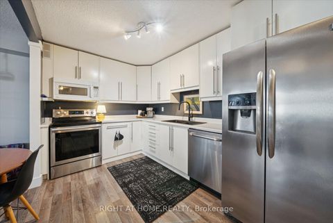 Photo 10 at 707 - 260 Davis Drive, Central Newmarket, Newmarket