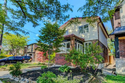 Photo 2 at 39 Rosemeade Avenue, Queensway, Toronto