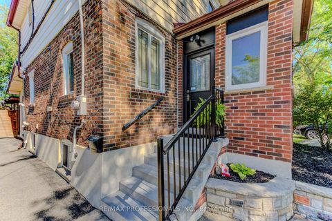 Photo 3 at 39 Rosemeade Avenue, Queensway, Toronto
