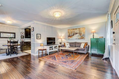 Photo 4 at 39 Rosemeade Avenue, Queensway, Toronto