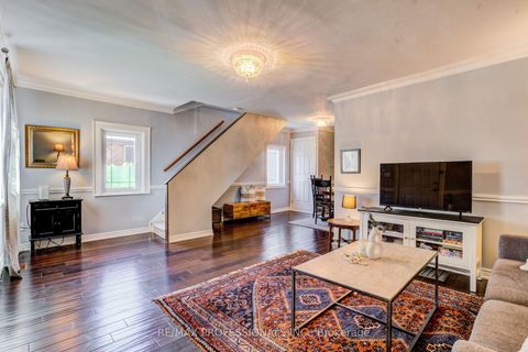 Photo 5 at 39 Rosemeade Avenue, Queensway, Toronto