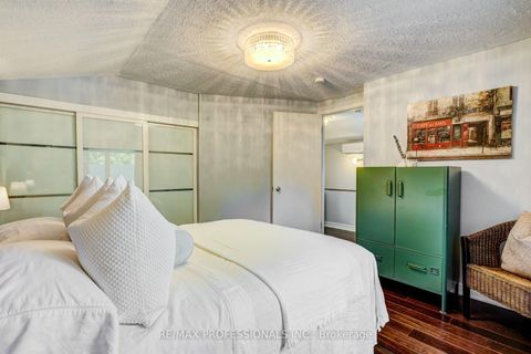 Photo 15 at 39 Rosemeade Avenue, Queensway, Toronto
