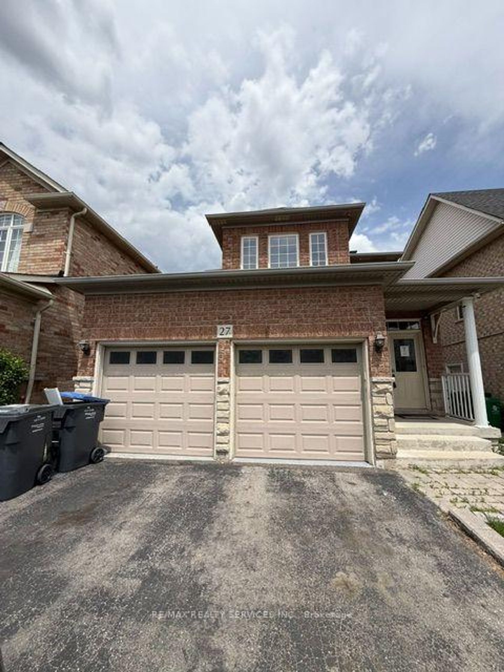27 Village Lake Crescent, Bramalea North Industrial, Brampton 2