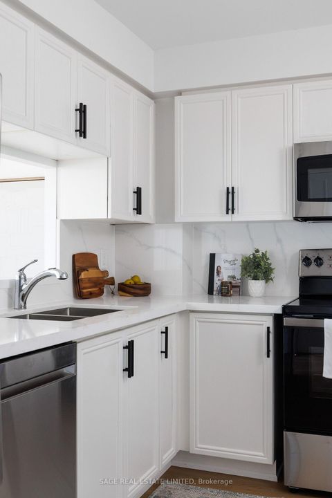 Photo 3 at 205 - 1700 Eglinton Avenue E, Victoria Village, Toronto