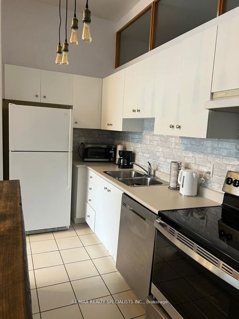 Photo 3 at 519 - 700 King Street W, Niagara, Toronto