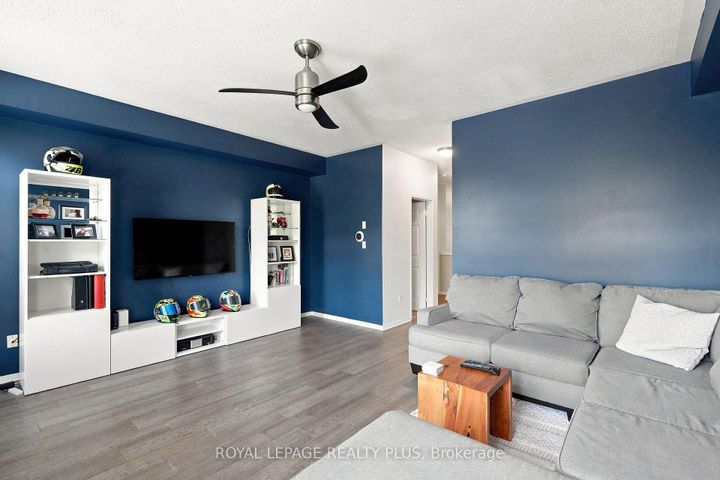 Photo 9 at 2333 Sutton Drive, Orchard, Burlington