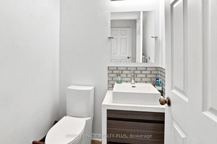 Photo 22 at 2333 Sutton Drive, Orchard, Burlington