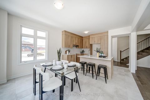 Photo 18 at 52 Father Muckle Avenue, Keswick South, Georgina