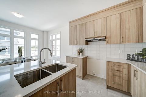 Photo 22 at 52 Father Muckle Avenue, Keswick South, Georgina