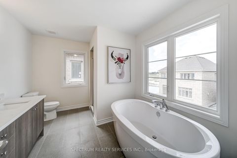 Photo 33 at 52 Father Muckle Avenue, Keswick South, Georgina