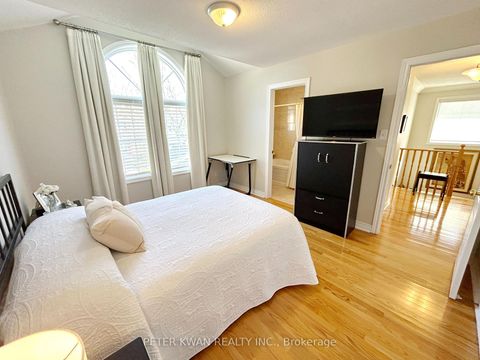 Photo 18 at 664 Society Crescent, Summerhill Estates, Newmarket