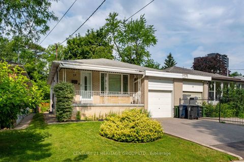 Photo 1 at 33 Elise Terrace, Newtonbrook West, Toronto