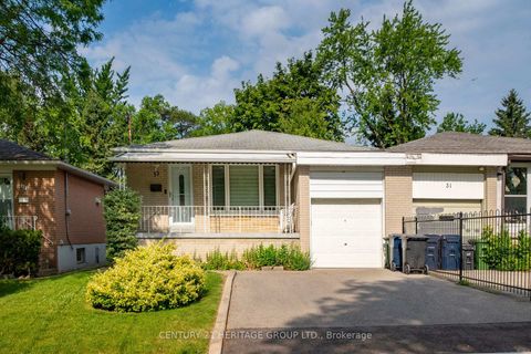 Photo 2 at 33 Elise Terrace, Newtonbrook West, Toronto
