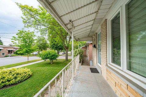 Photo 6 at 33 Elise Terrace, Newtonbrook West, Toronto