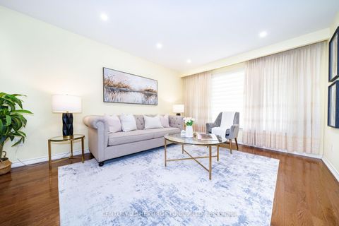 Photo 11 at 33 Elise Terrace, Newtonbrook West, Toronto