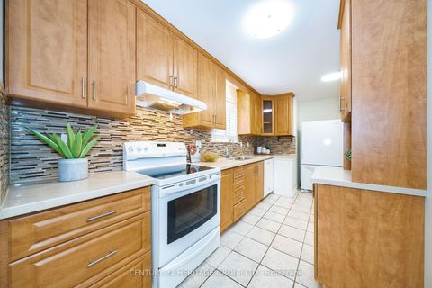 Photo 16 at 33 Elise Terrace, Newtonbrook West, Toronto