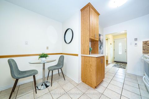 Photo 18 at 33 Elise Terrace, Newtonbrook West, Toronto