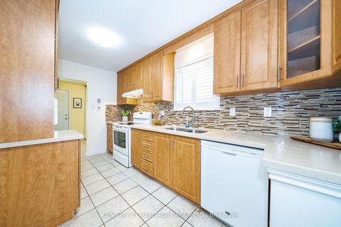 Photo 19 at 33 Elise Terrace, Newtonbrook West, Toronto