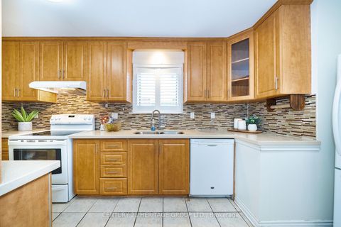 Photo 21 at 33 Elise Terrace, Newtonbrook West, Toronto