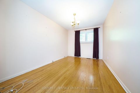 Photo 22 at 33 Elise Terrace, Newtonbrook West, Toronto