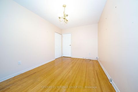 Photo 24 at 33 Elise Terrace, Newtonbrook West, Toronto