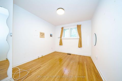 Photo 25 at 33 Elise Terrace, Newtonbrook West, Toronto