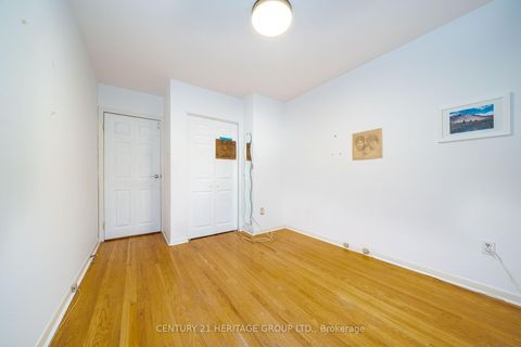 Photo 26 at 33 Elise Terrace, Newtonbrook West, Toronto