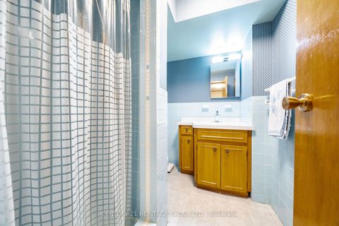 Photo 39 at 33 Elise Terrace, Newtonbrook West, Toronto