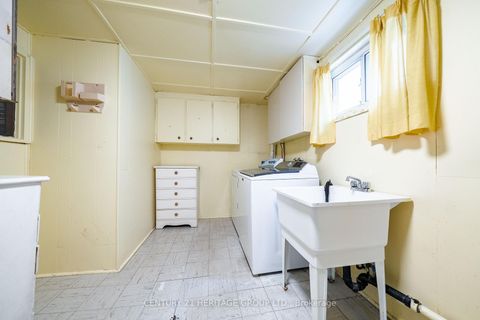 Photo 42 at 33 Elise Terrace, Newtonbrook West, Toronto