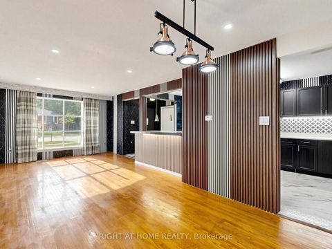 Photo 2 at 65 Darlingside Drive, West Hill, Toronto