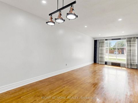 Photo 12 at 65 Darlingside Drive, West Hill, Toronto