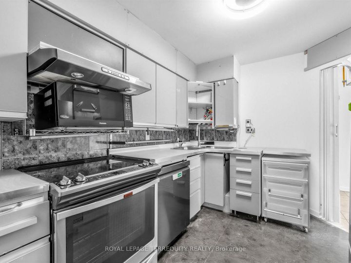 Photo 25 at 210 - 25 Maitland Street, Yonge Corridor, Toronto